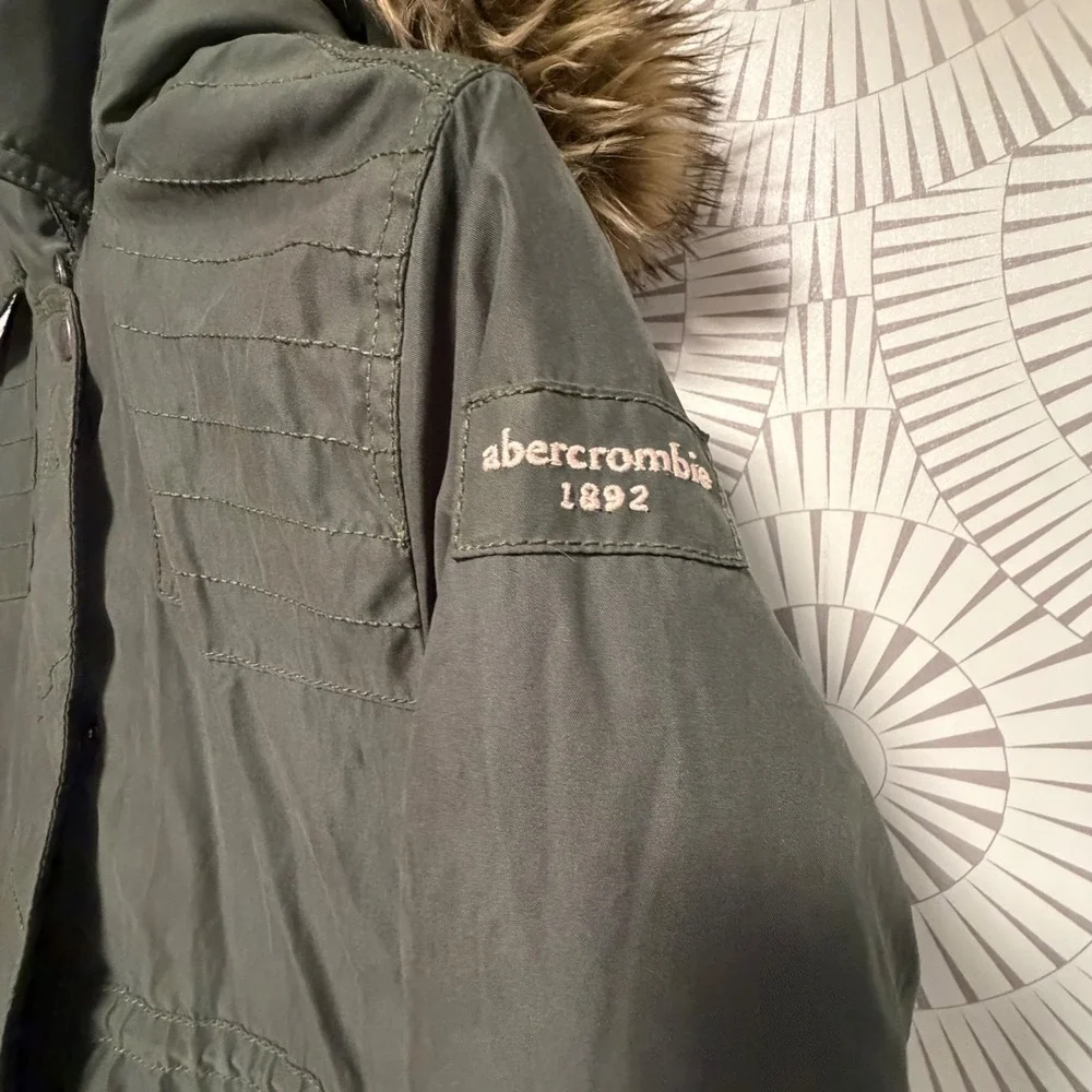 Abercrombie Parka Jacket Kids XL 13/14 Olive Green Sherpa Faux Fur Hood